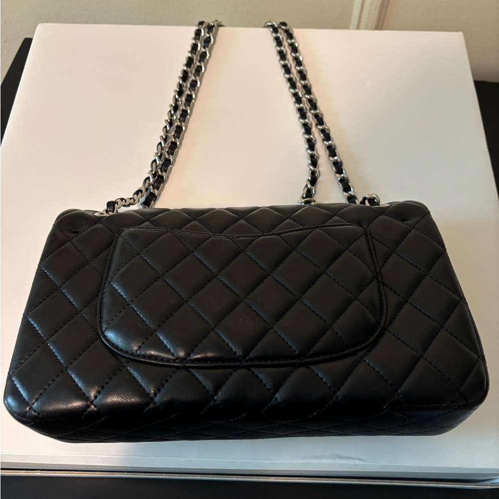 Quilted leather shoulder bag🖤🩶 - Picture 3 of 8